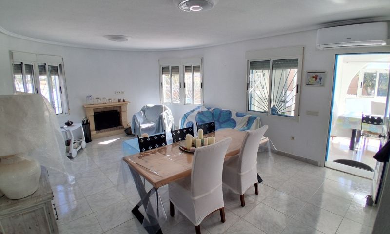 Pool area in villa for sale in Rojales