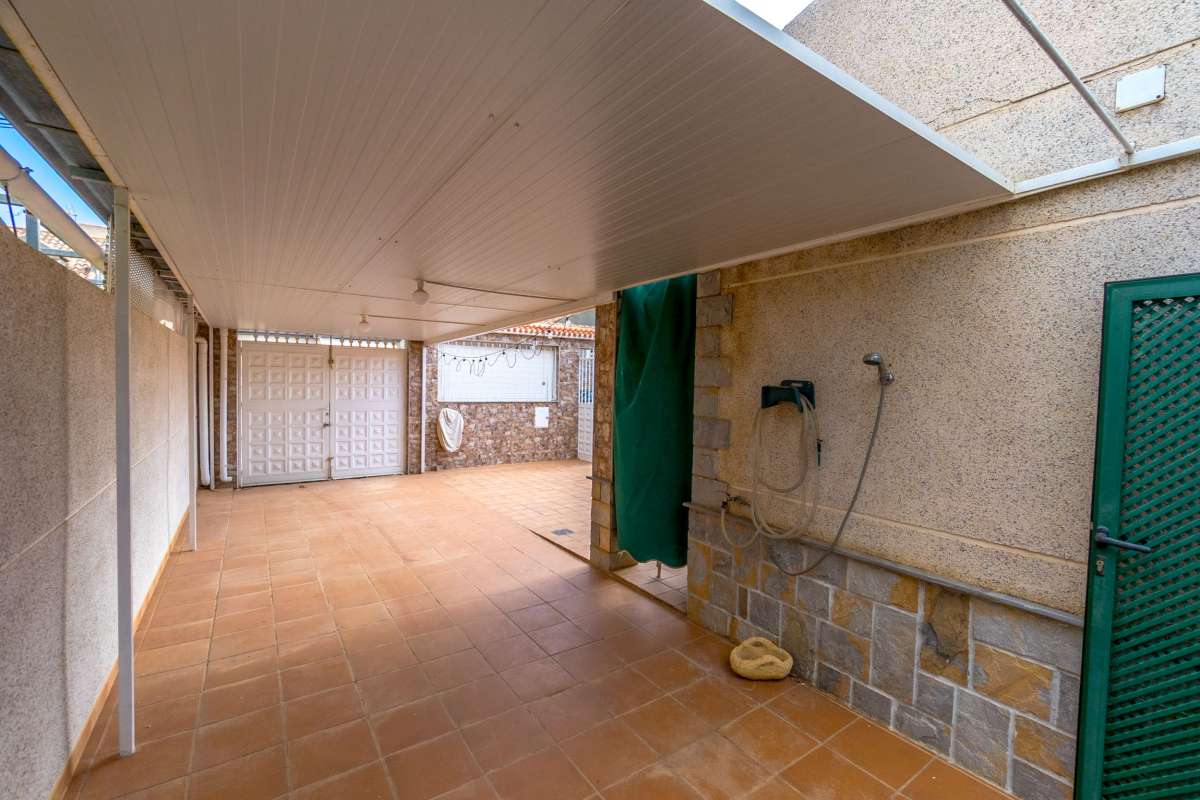 Master bedroom in villa for sale in Santiago de la Ribera