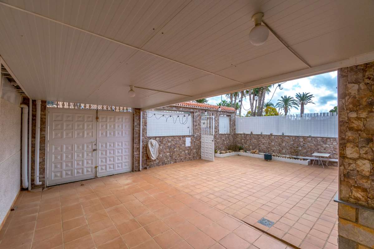 Bathroom in villa for sale in Santiago de la Ribera