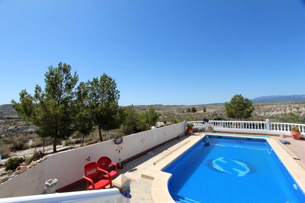 Garden in villa for sale in Albudeite
