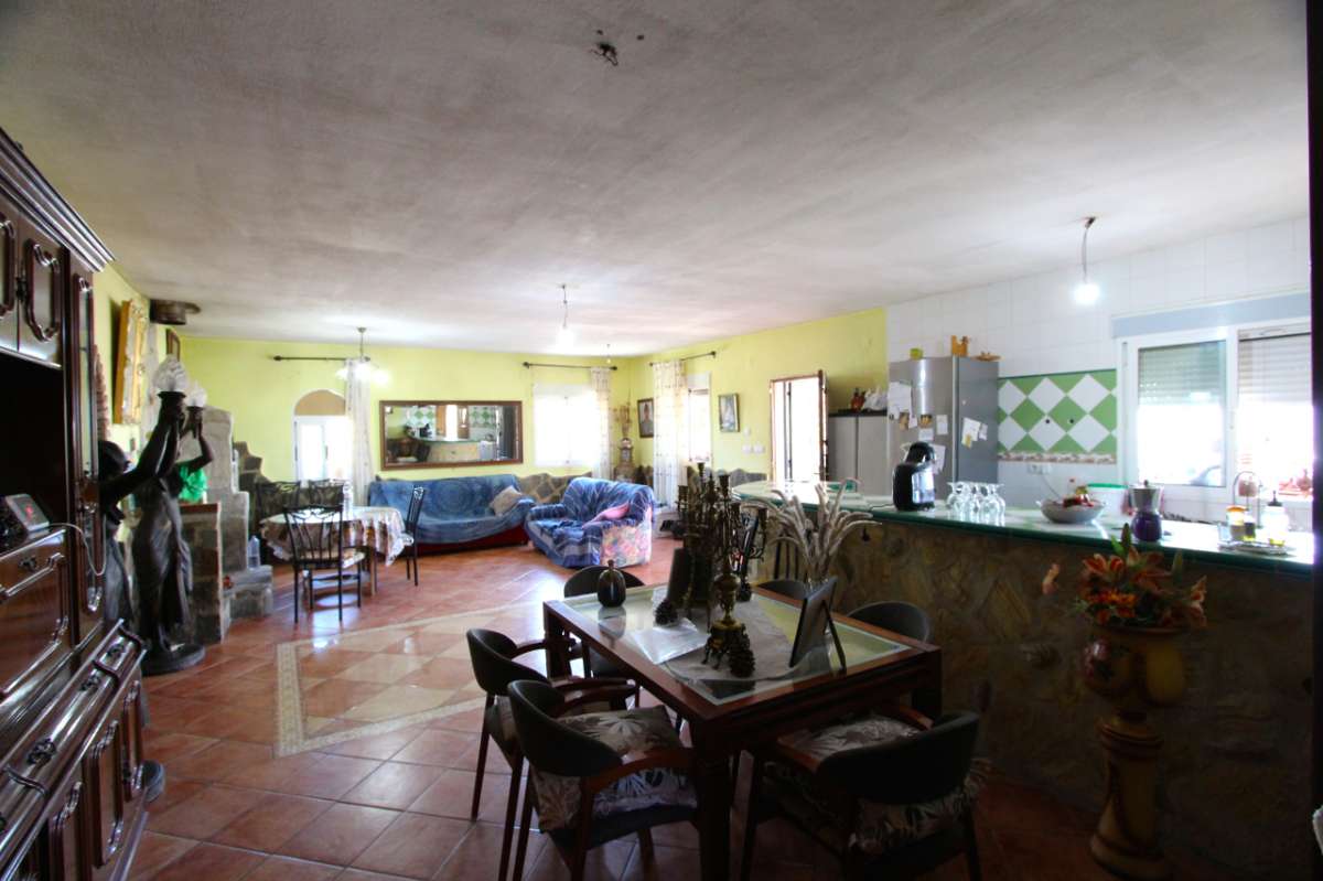 Master bedroom in villa for sale in Albudeite