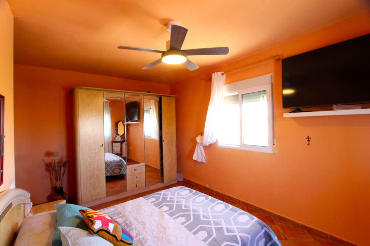 Bedroom in villa for sale in Albudeite