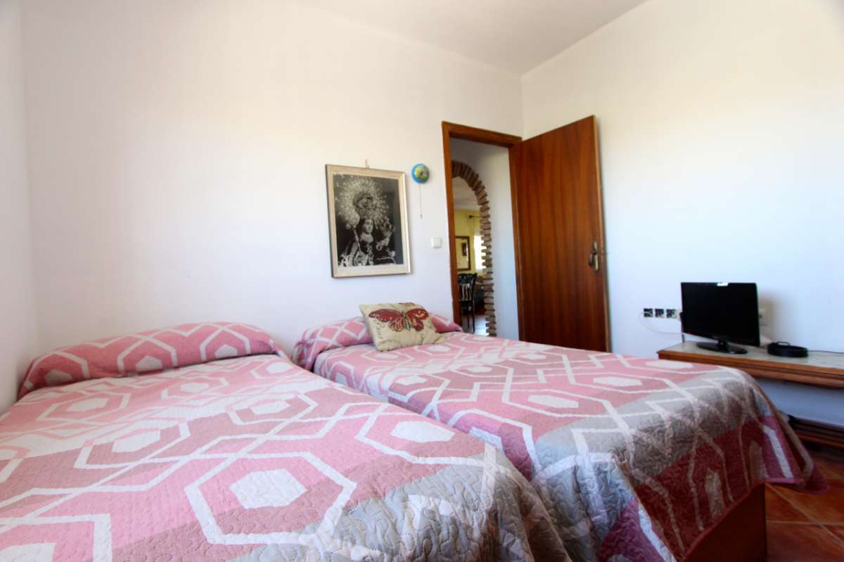 Master bedroom in villa for sale in Albudeite