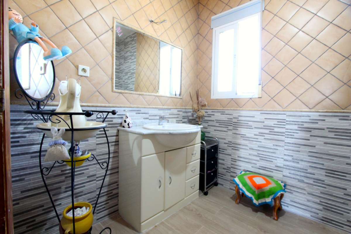 Bedroom in villa for sale in Albudeite