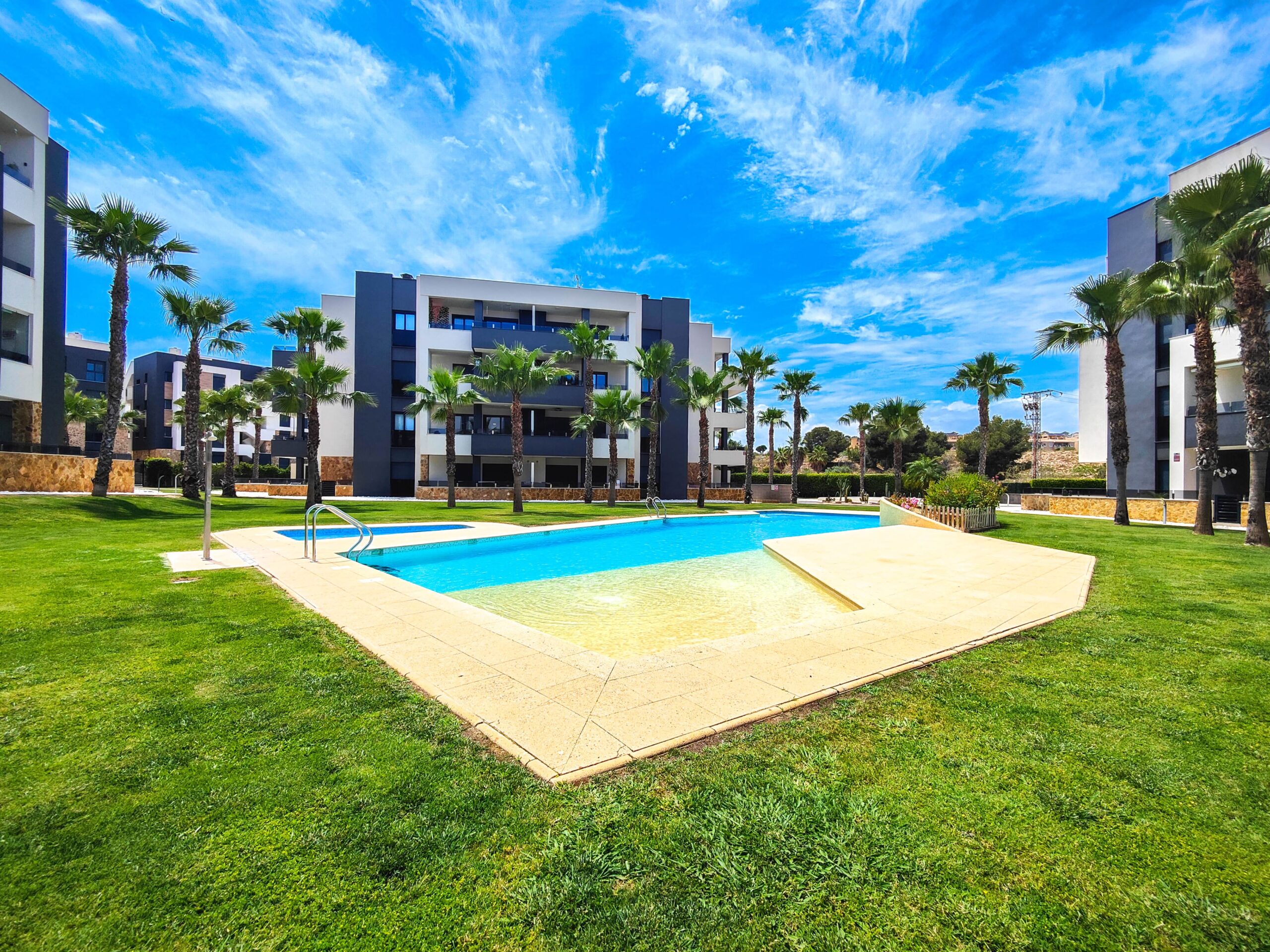 Garden in apartment for sale in Orihuela Costa