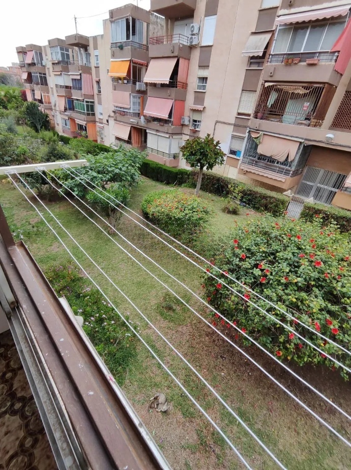 Spacious apartment with an area of 82 m² located in the Juan XXIII district in Alicante, in a buildi
