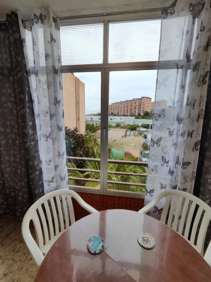 Spacious apartment with an area of 82 m² located in the Juan XXIII district in Alicante, in a buildi