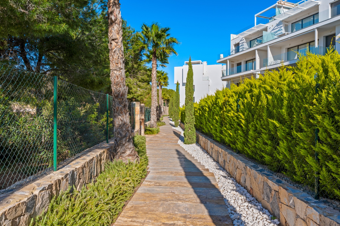 Garden in apartment for sale in Las Colinas Golf