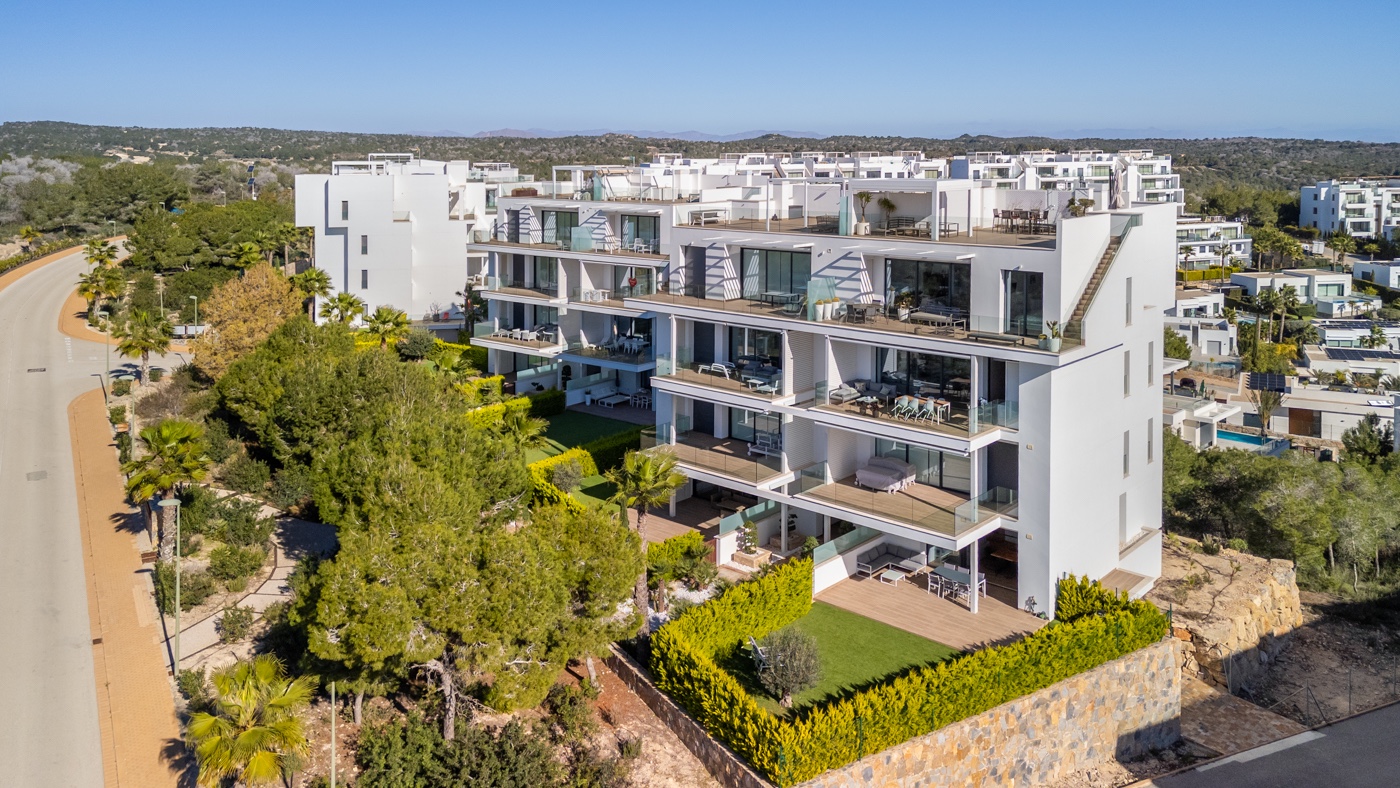Terrace in apartment for sale in Las Colinas Golf