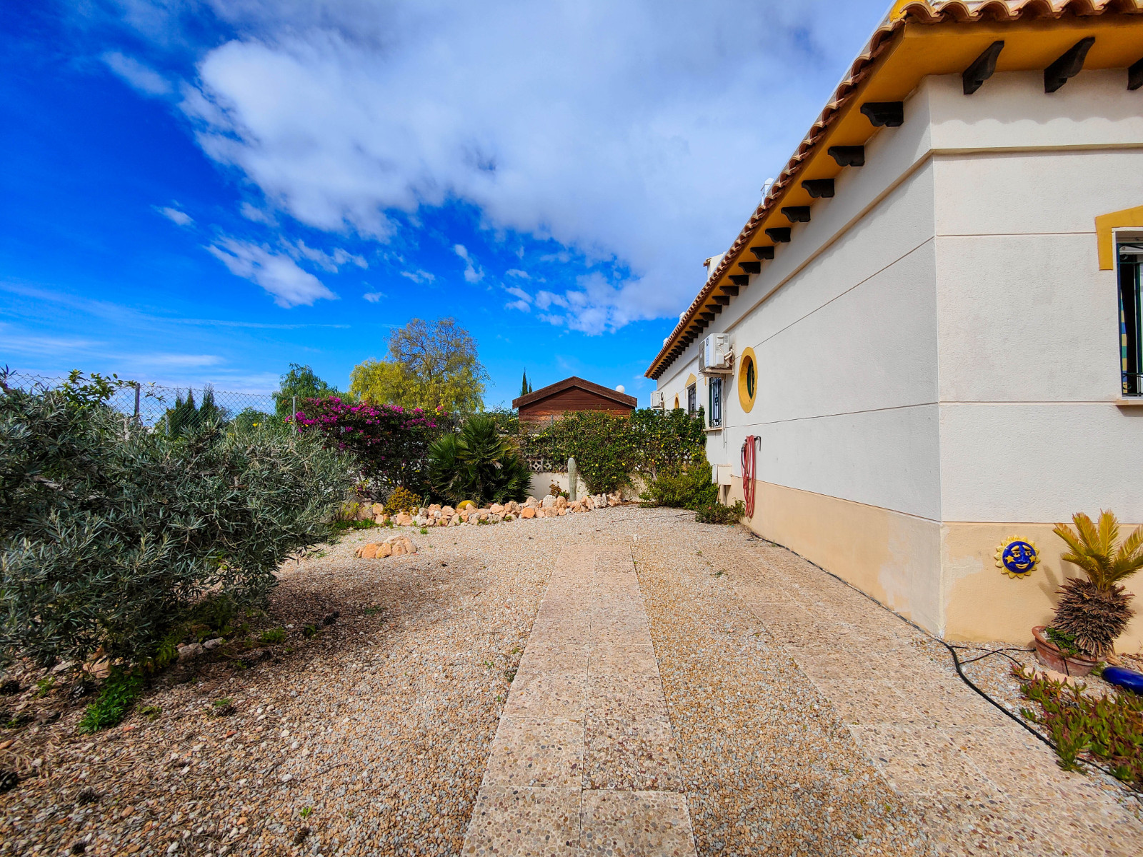 Beautiful corner quad house in Punta Prima, Orihuela Costa, located in a quiet area next to a green