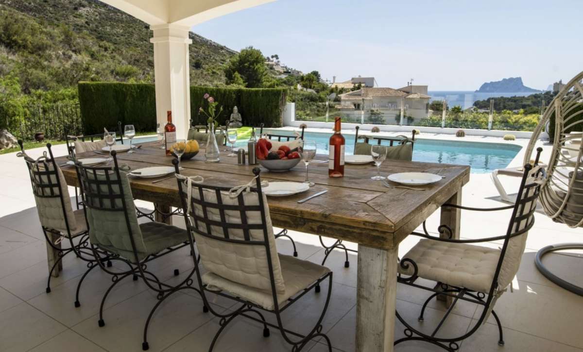 Bedroom in villa for sale in Moraira