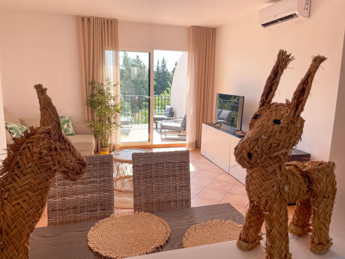 Master bedroom in apartment for sale in Denia