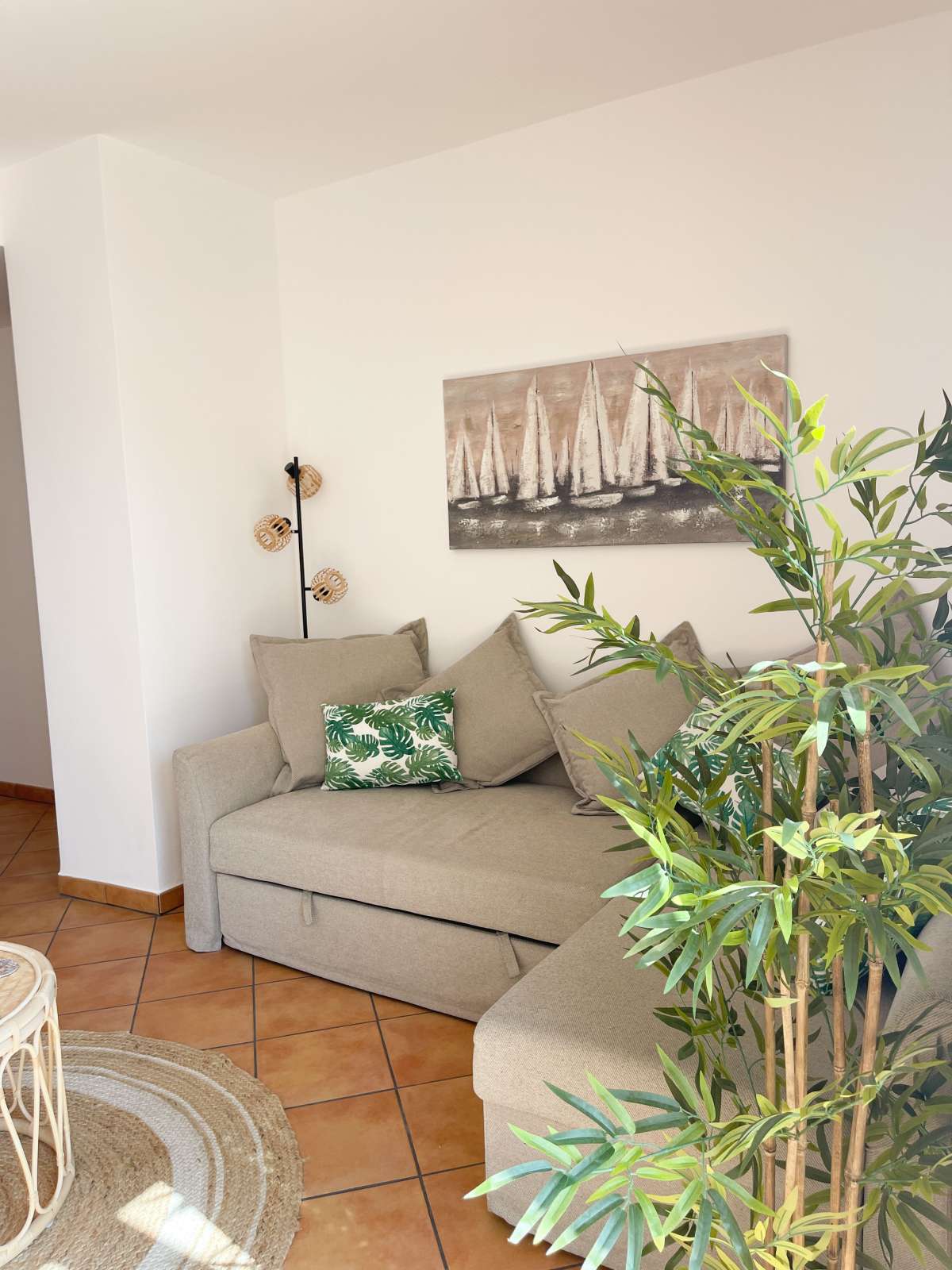 Bedroom in apartment for sale in Denia