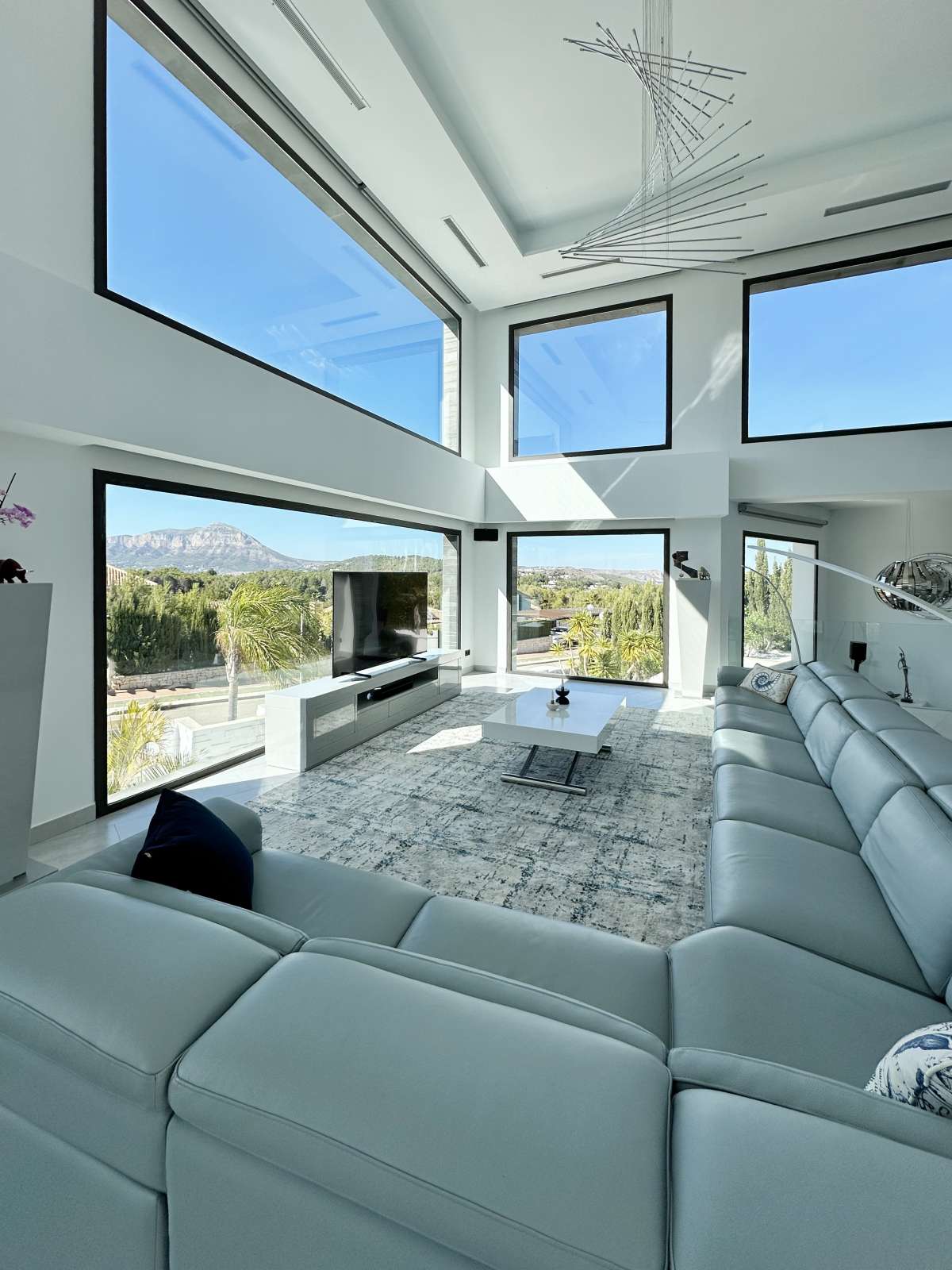 Master bedroom in villa for sale in javea