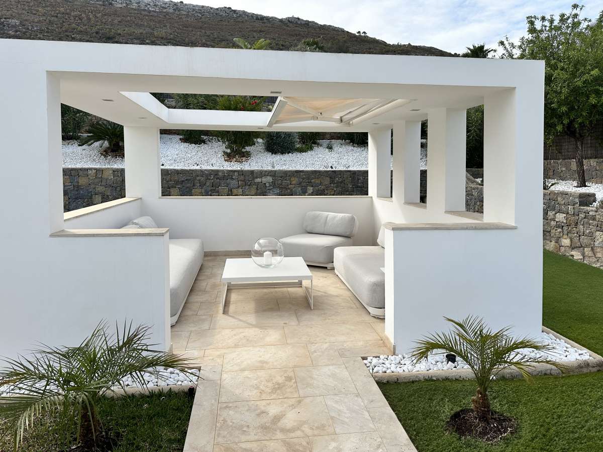 Garden in villa for sale in javea