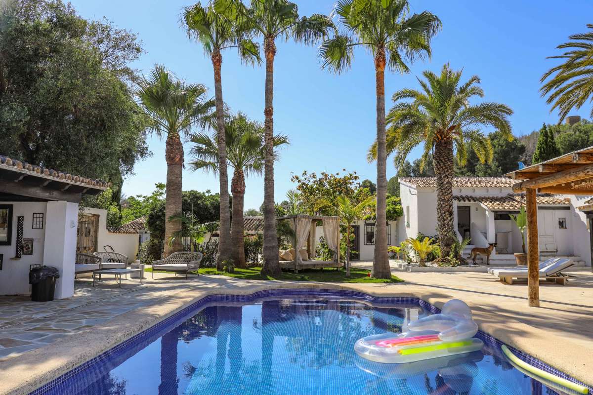 Exquisite Country Finca for Sale in the Heart of Jesús PobreWe are proud to present this stunning co