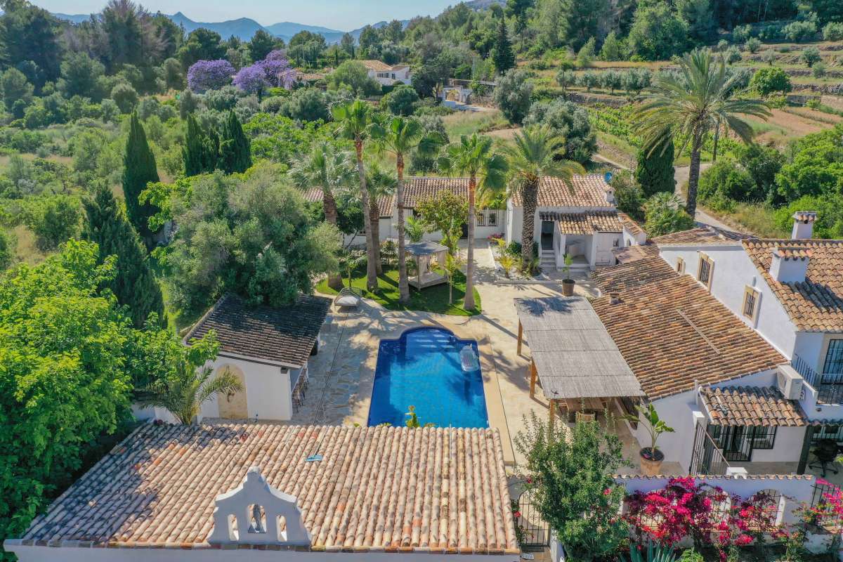 Pool area in villa for sale in Jesus Pobre