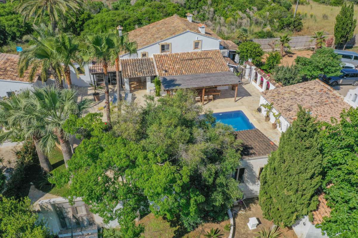Exquisite Country Finca for Sale in the Heart of Jesús PobreWe are proud to present this stunning co