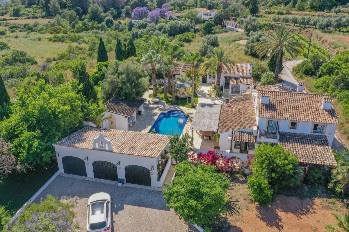 Exquisite Country Finca for Sale in the Heart of Jesús PobreWe are proud to present this stunning co