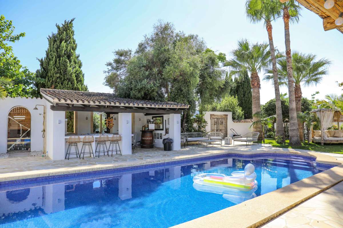 Exquisite Country Finca for Sale in the Heart of Jesús PobreWe are proud to present this stunning co