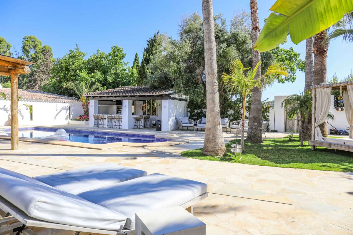 Garden in villa for sale in Jesus Pobre