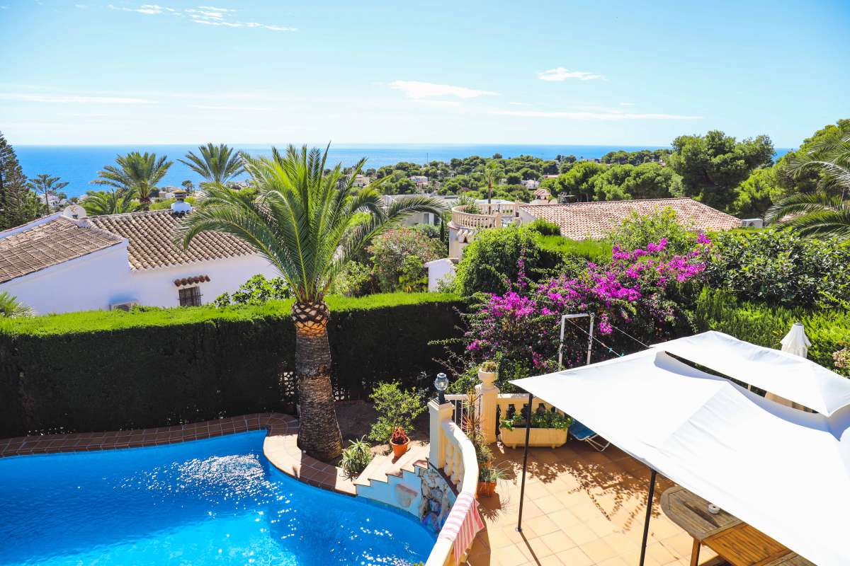 Master bedroom in villa for sale in javea