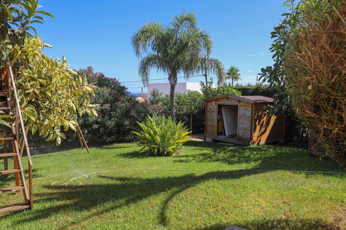 Garden in villa for sale in javea