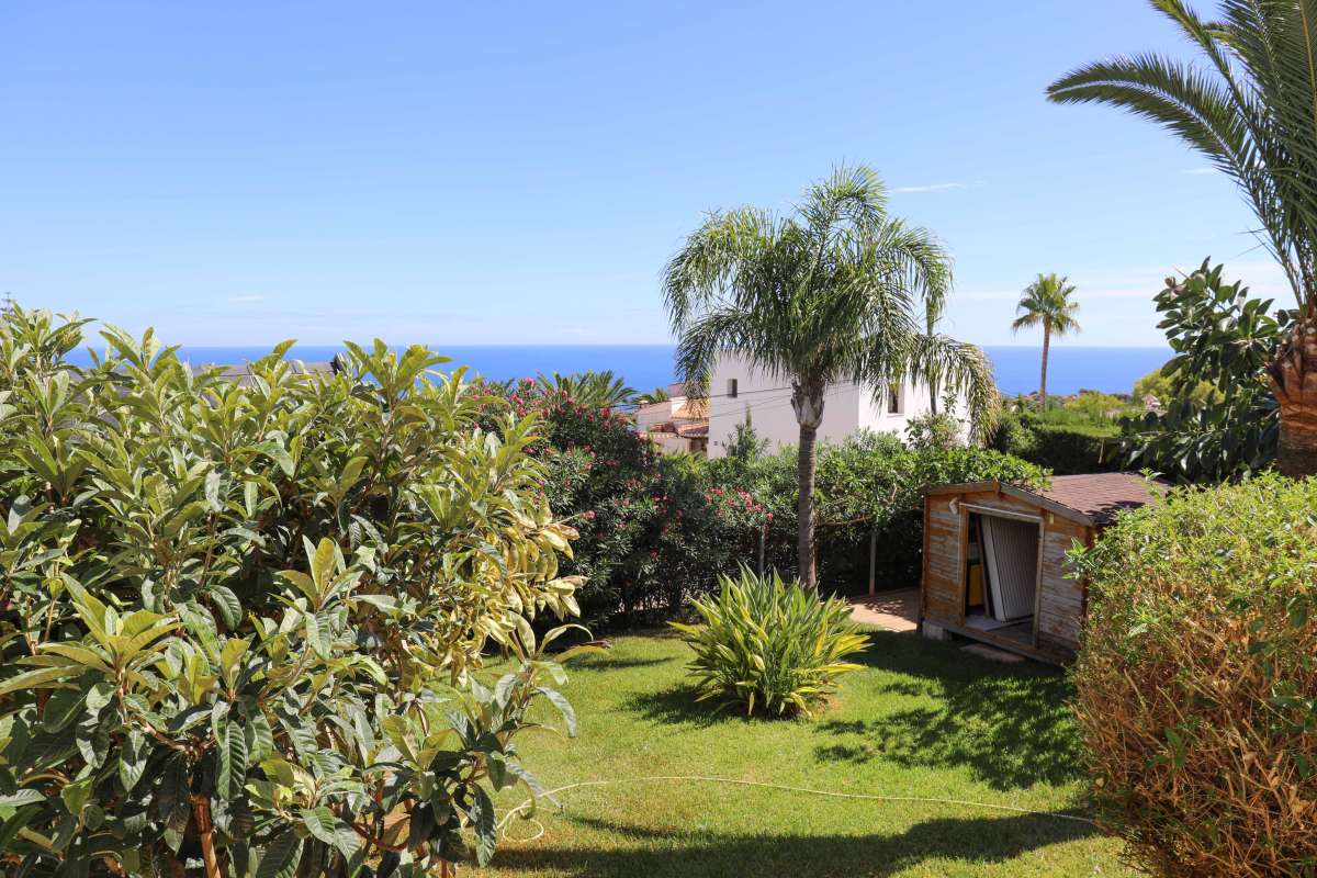 Master bedroom in villa for sale in javea