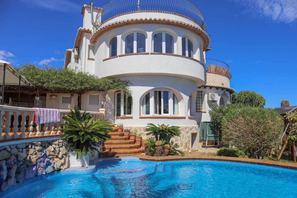 Bedroom in villa for sale in javea