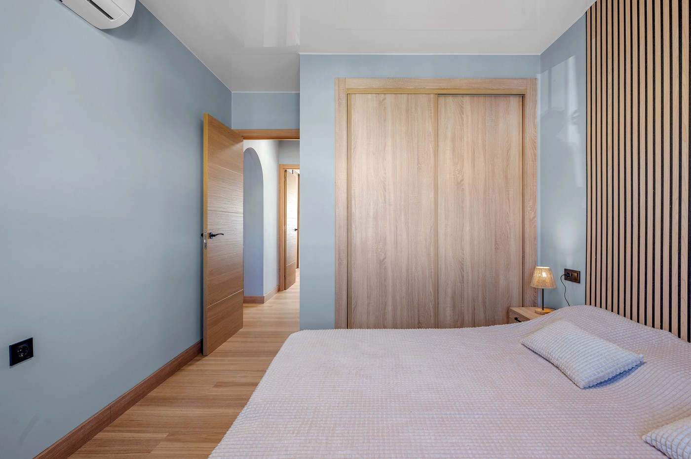 Master bedroom in apartment for sale in San Miguel de Salinas