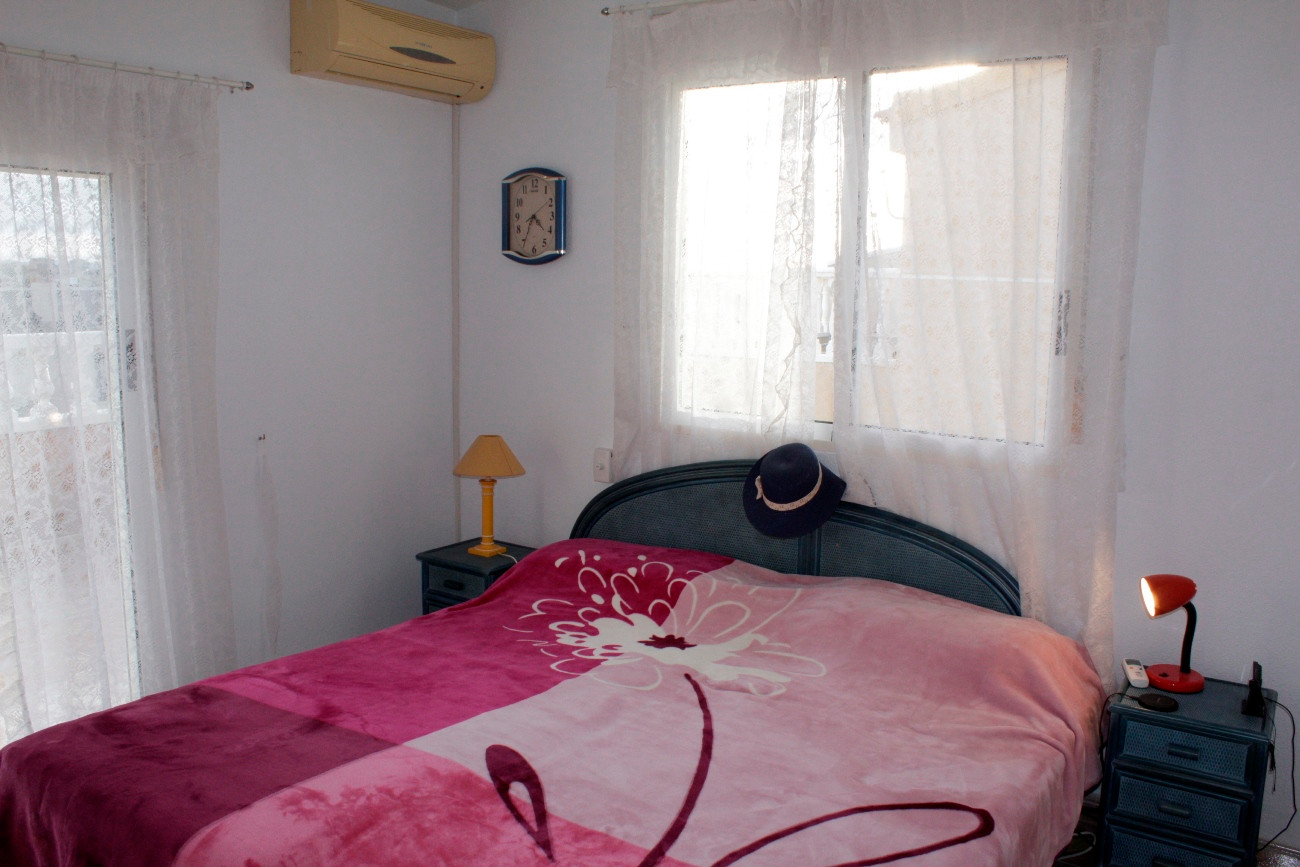 Bedroom in villa for sale in Torre de La Horadada