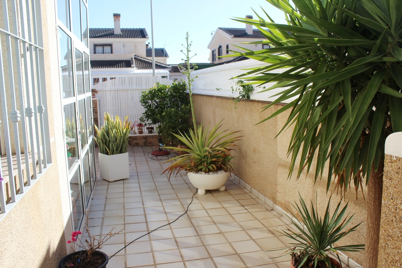 Dining area in villa for sale in Torre de La Horadada