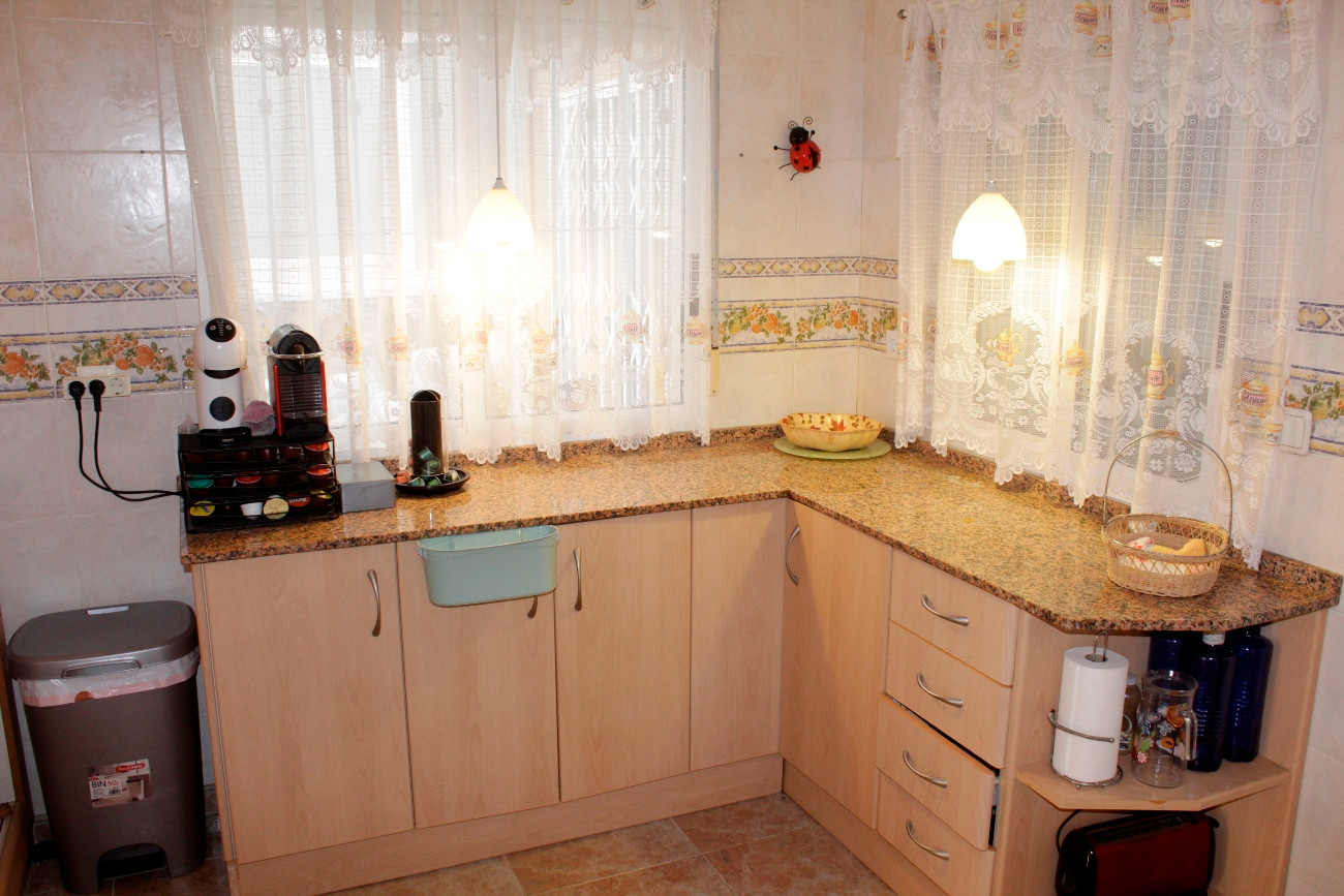 Garden in villa for sale in Torre de La Horadada