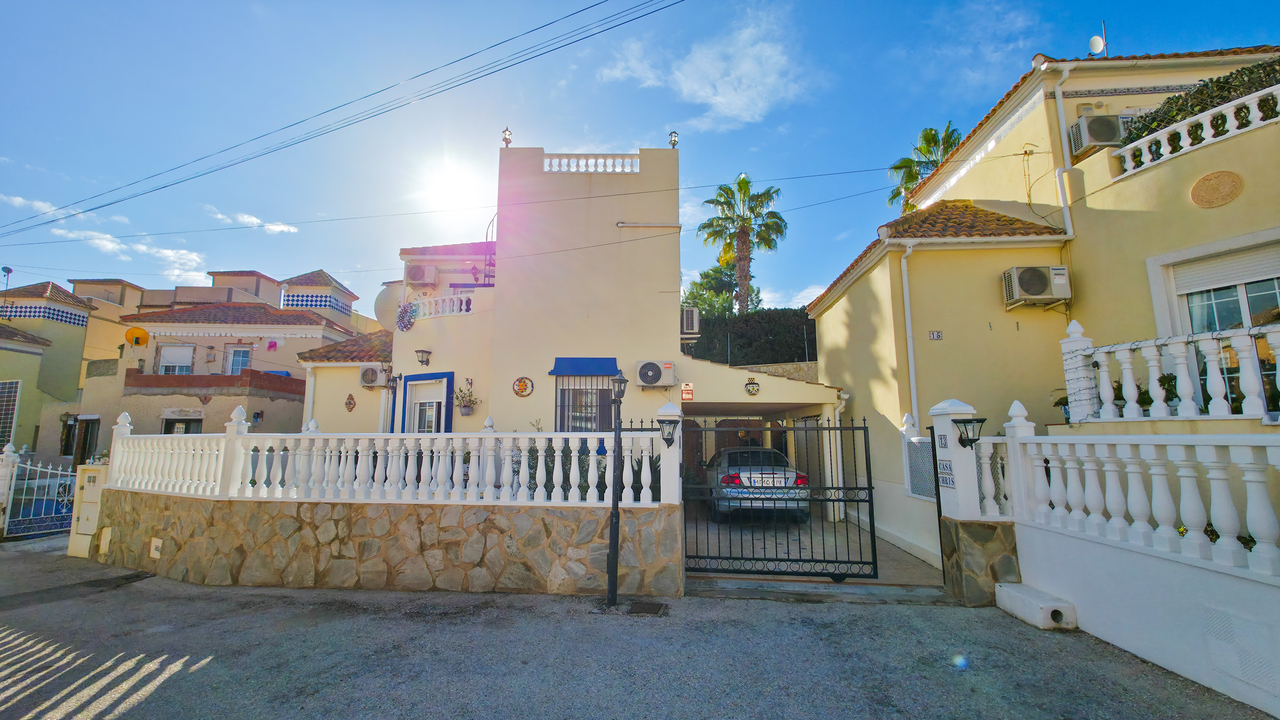 Dining area in villa for sale in Villamartin