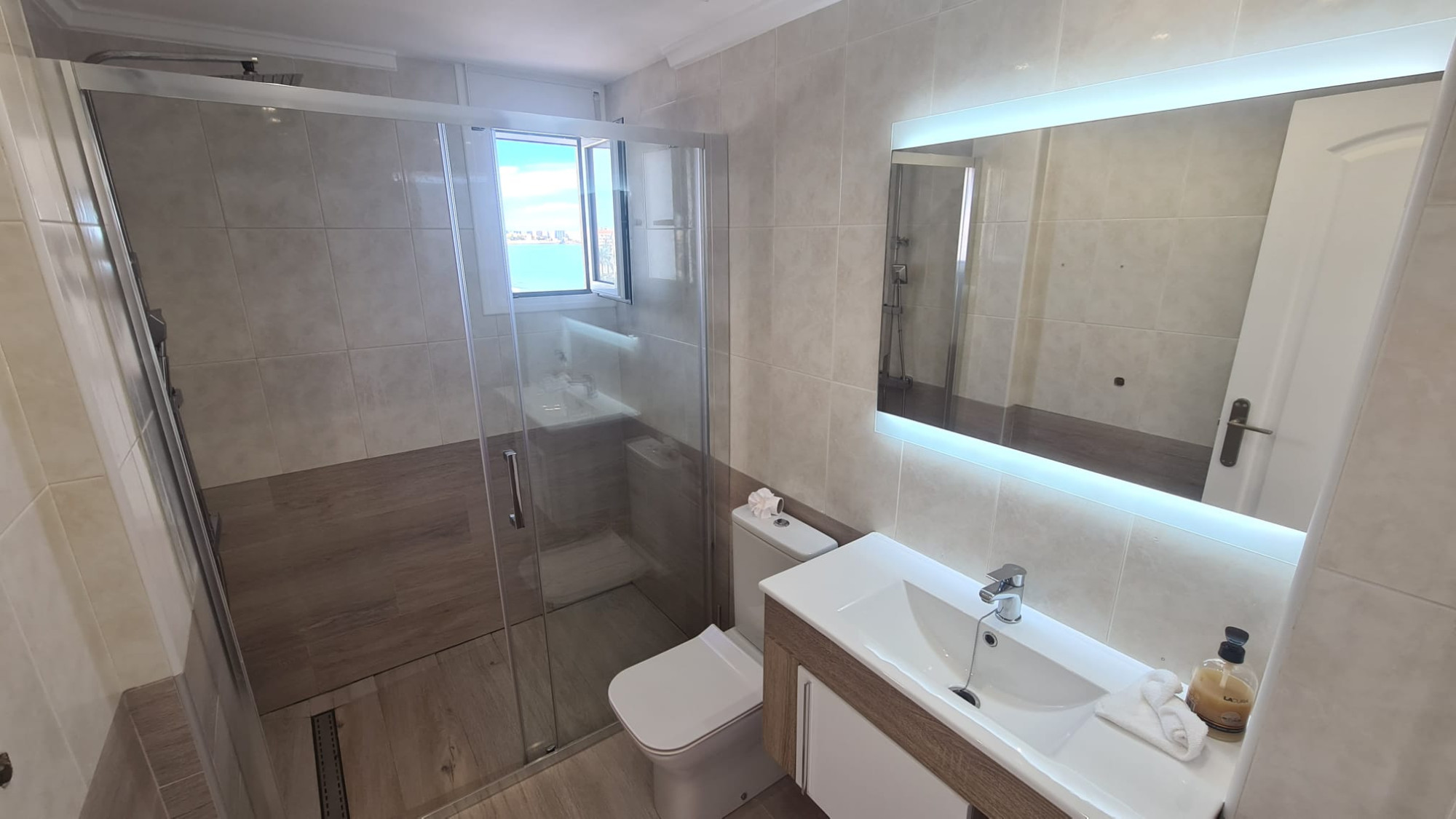 Bathroom in apartment for sale in Playa Flamenca