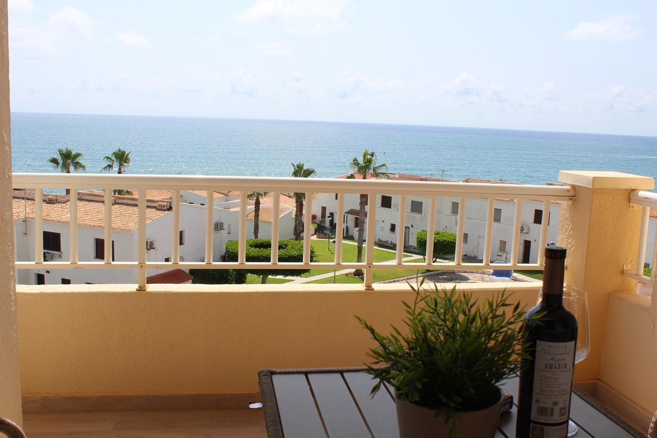 Dining area in apartment for sale in Playa Flamenca