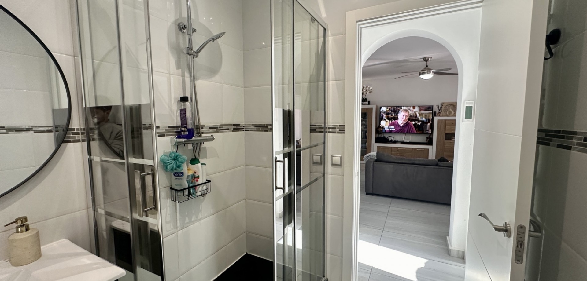 Bathroom in villa for sale in Rojales