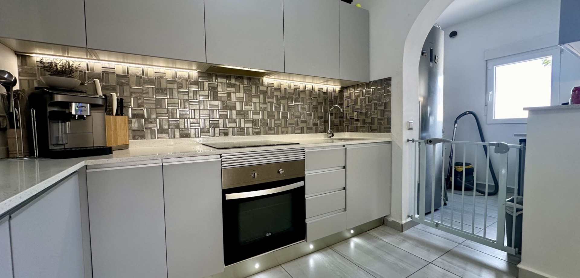 Dining area in villa for sale in Rojales