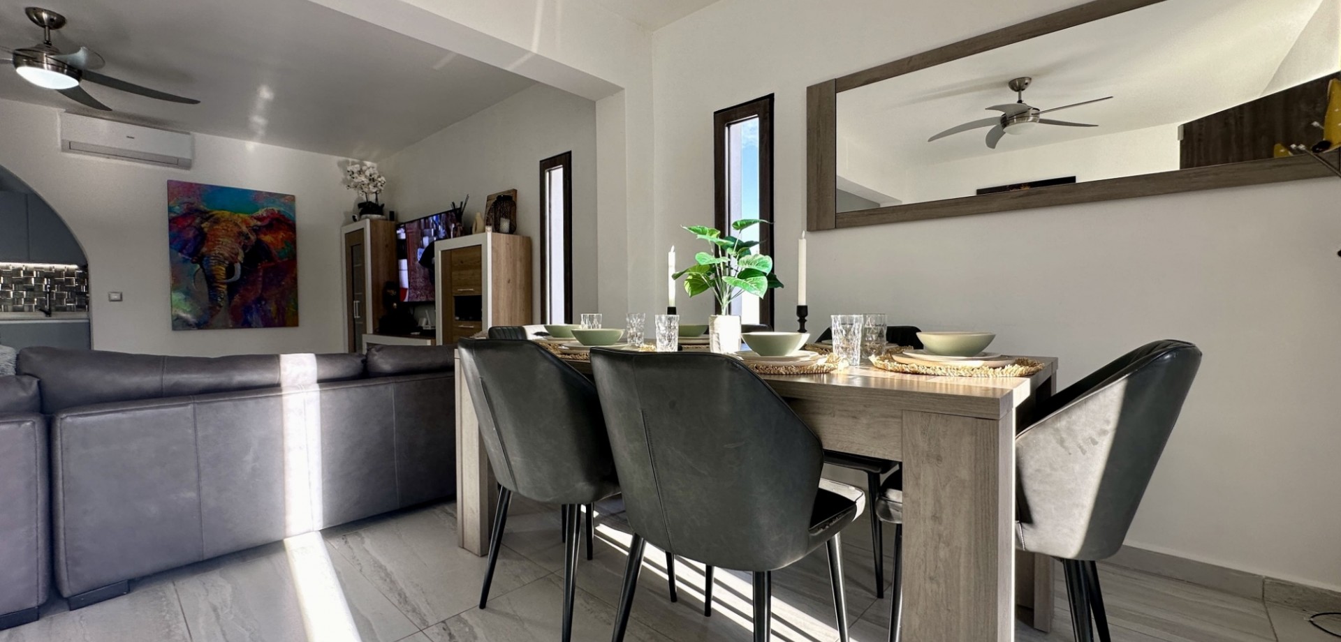 Bedroom in villa for sale in Rojales