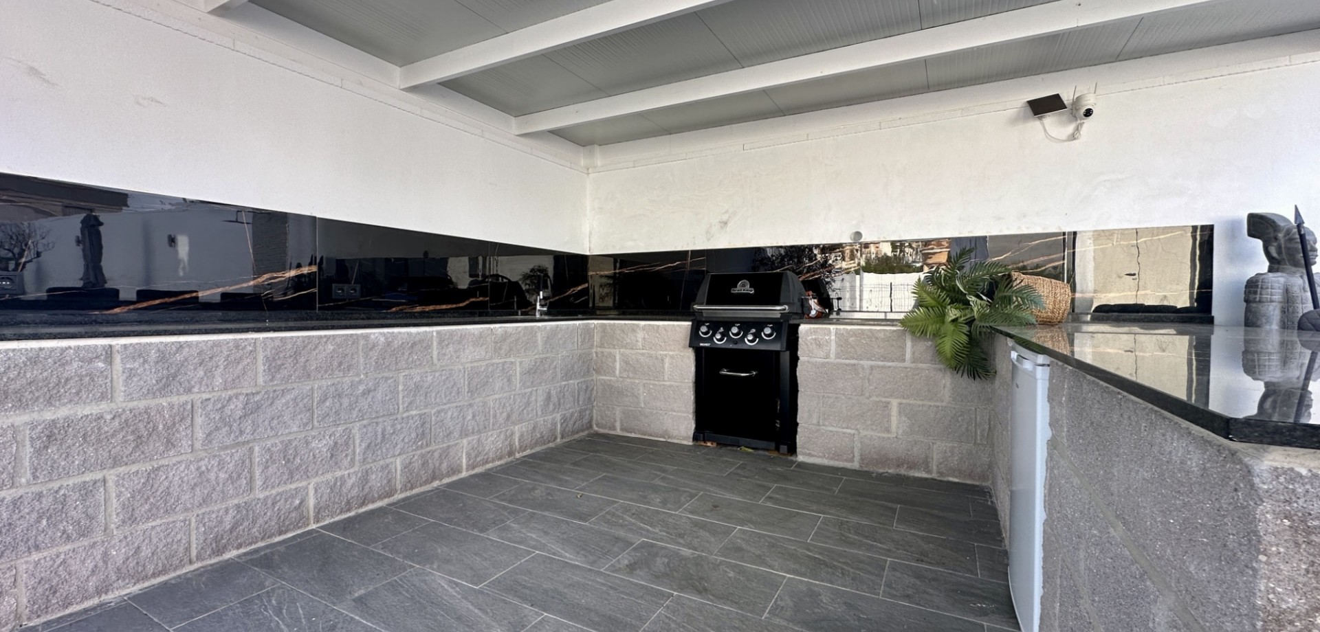 Master bedroom in villa for sale in Rojales