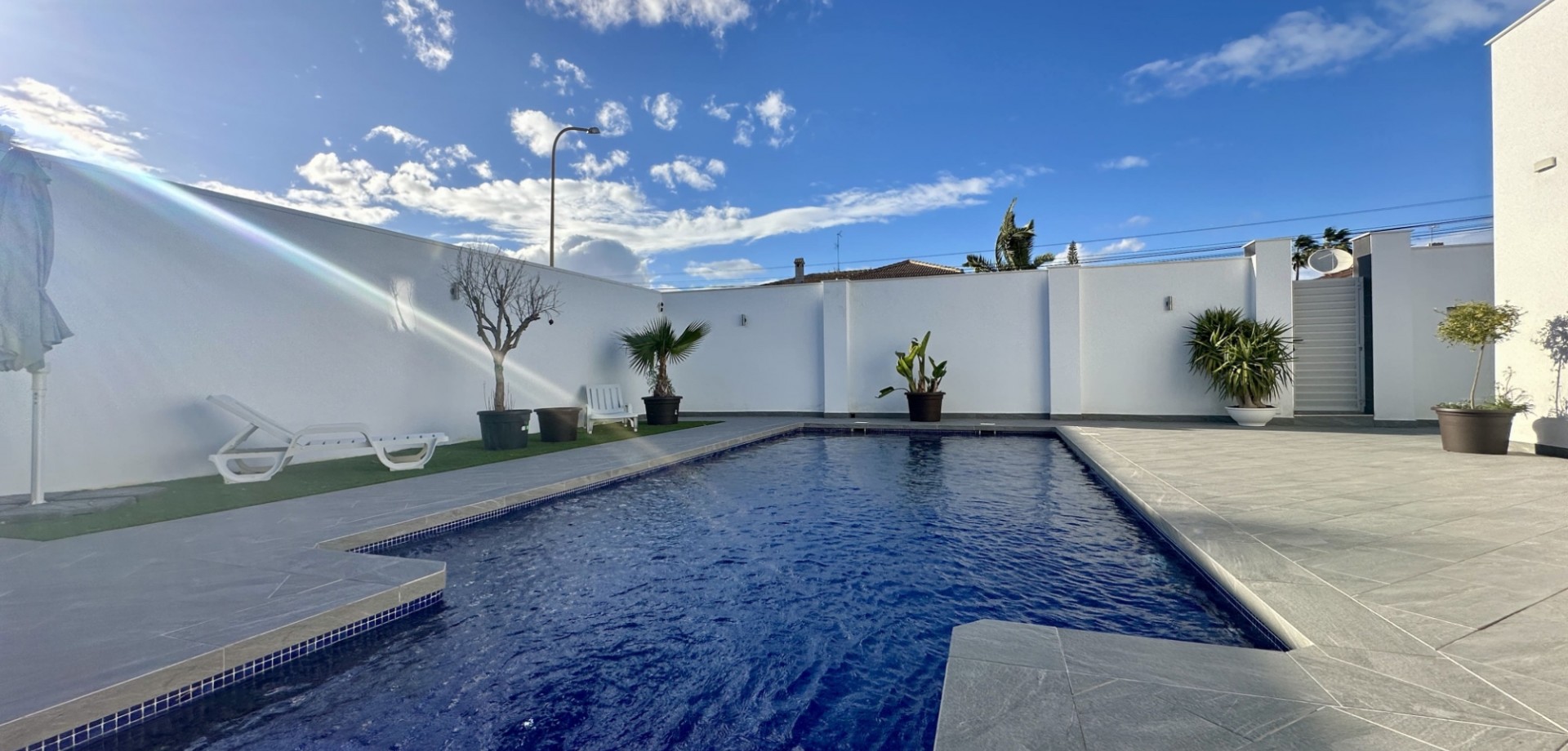 Bedroom in villa for sale in Rojales