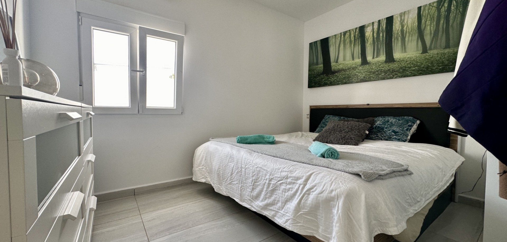 Bedroom in villa for sale in Rojales