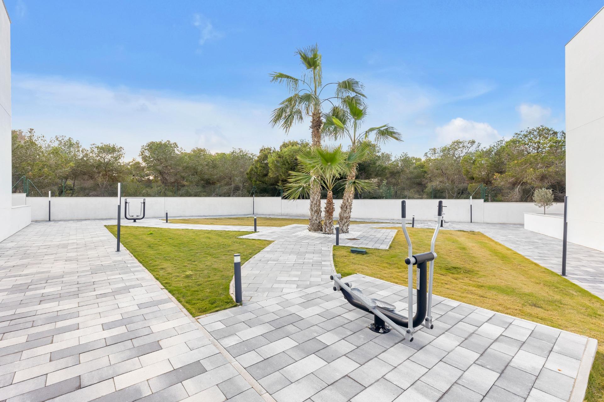 Garden in penthouse for sale in Torrevieja