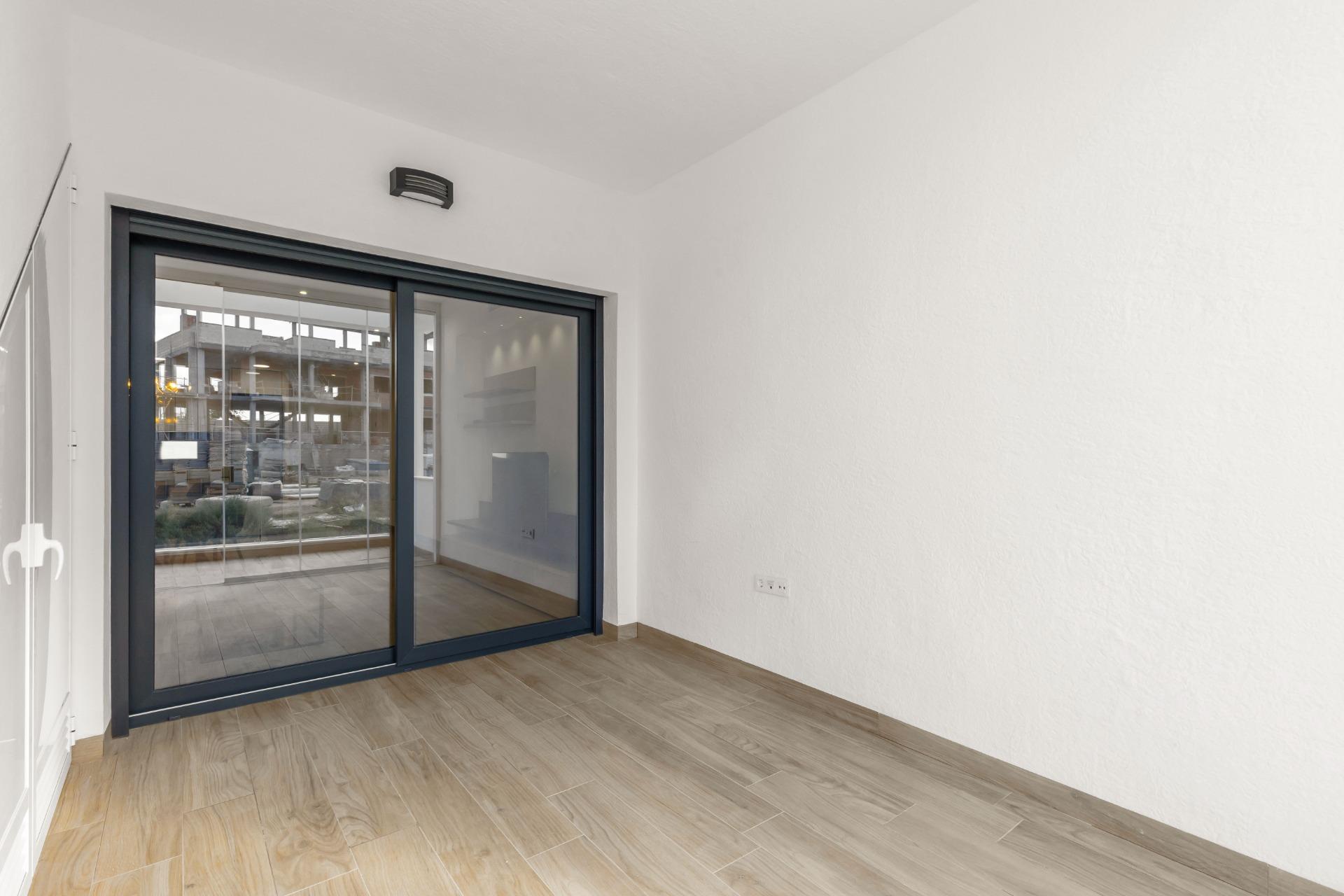 Garden in penthouse for sale in Torrevieja