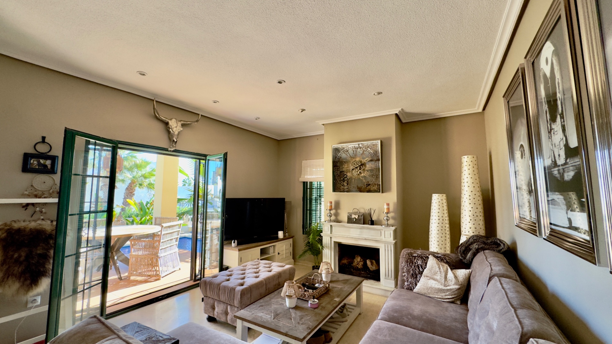 Garden in villa for sale in Orihuela Costa