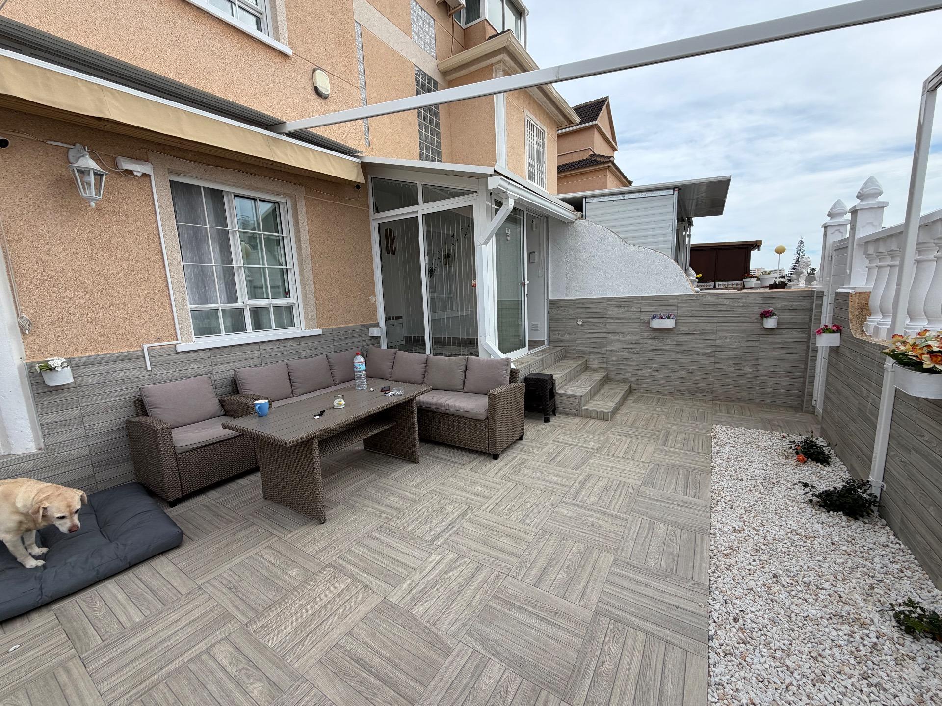 Discover this spectacular semi-detached triplex in the sought-after area of La Zenia, Orihuela Cos