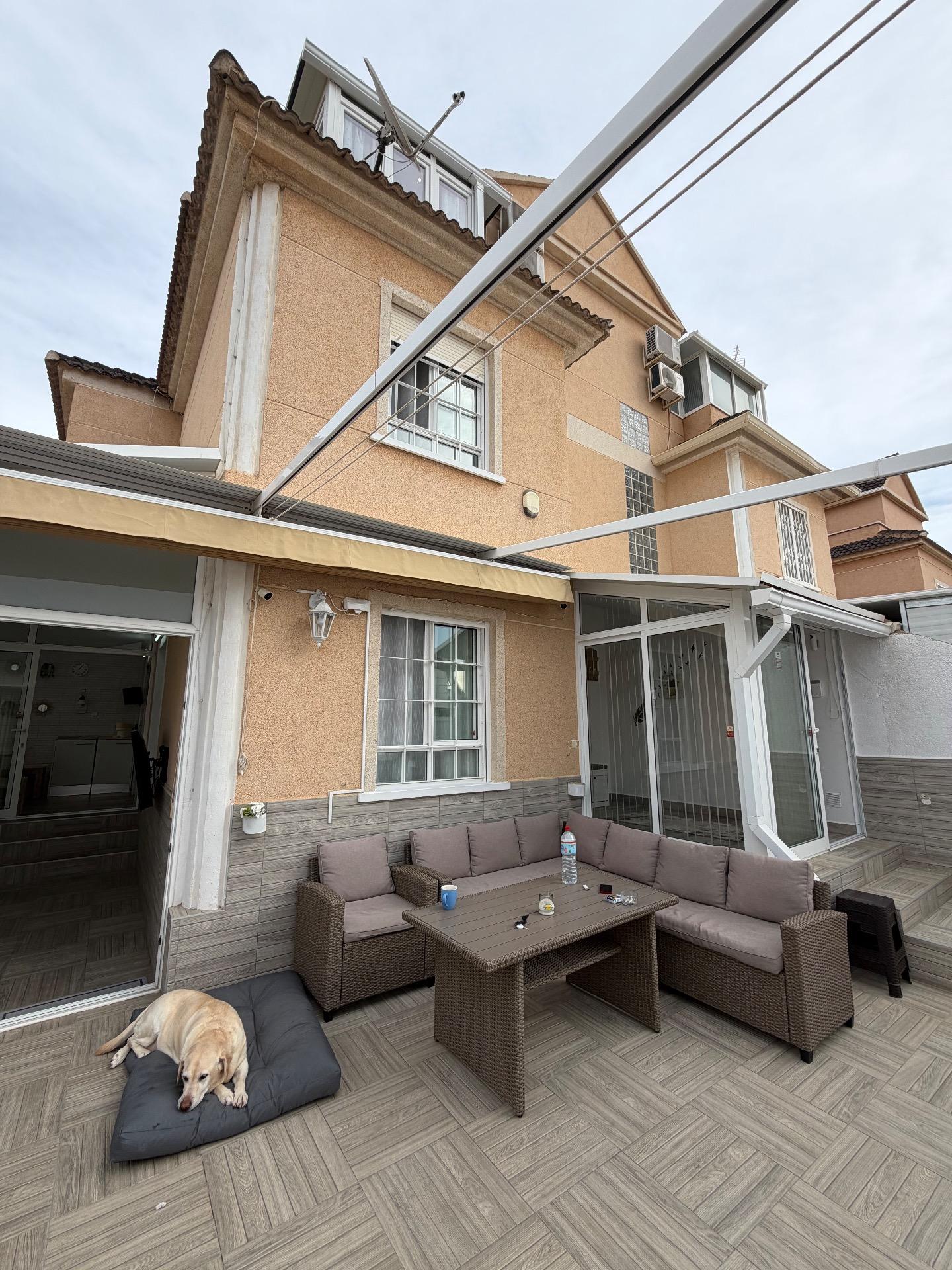 Discover this spectacular semi-detached triplex in the sought-after area of La Zenia, Orihuela Cos