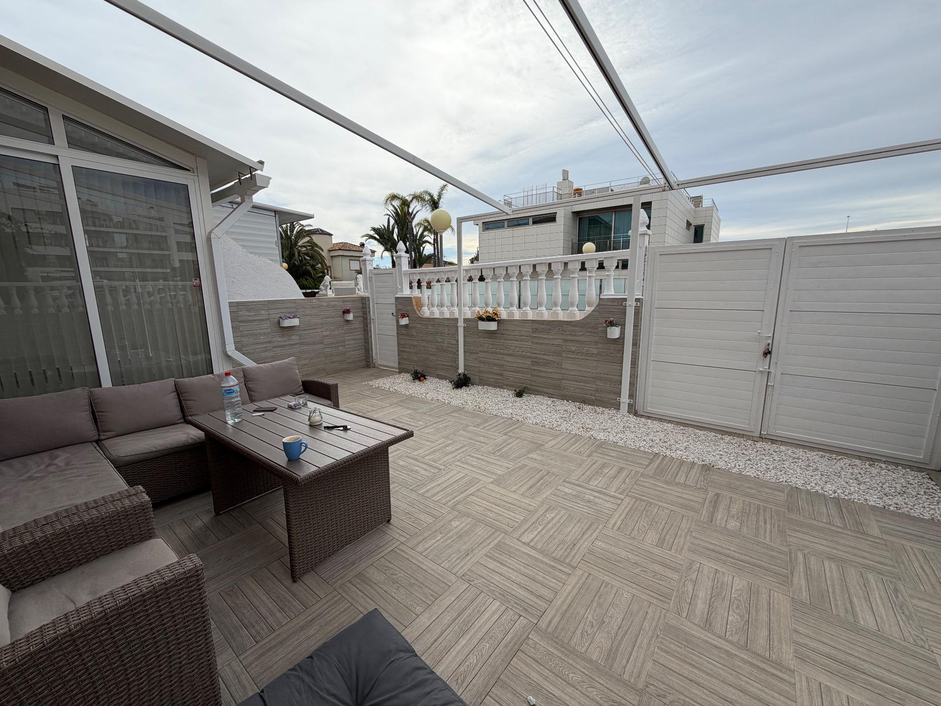 Discover this spectacular semi-detached triplex in the sought-after area of La Zenia, Orihuela Cos