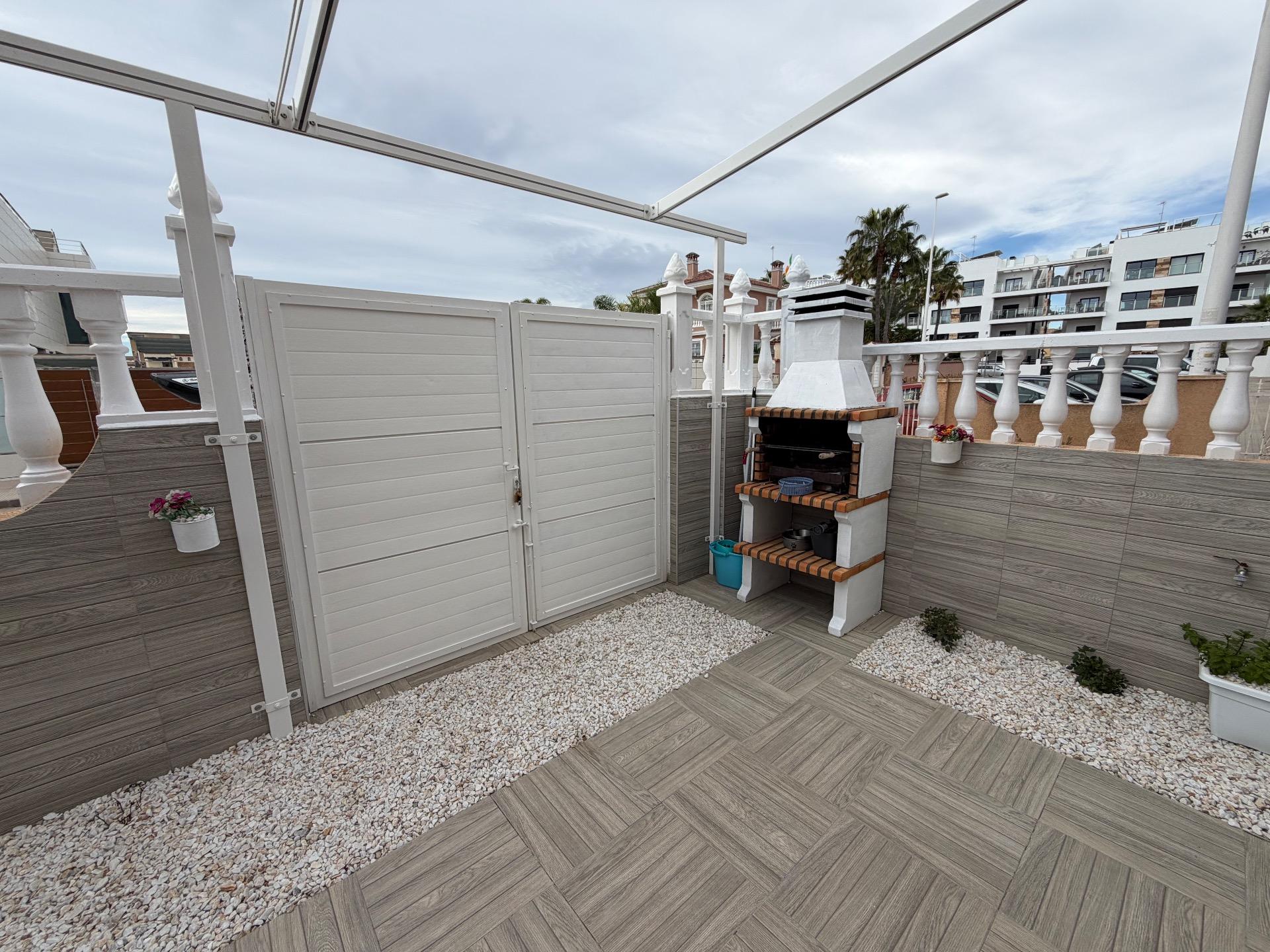 Discover this spectacular semi-detached triplex in the sought-after area of La Zenia, Orihuela Cos
