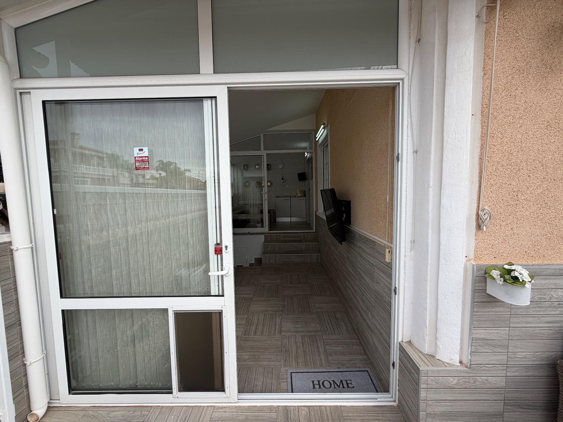 Discover this spectacular semi-detached triplex in the sought-after area of La Zenia, Orihuela Cos